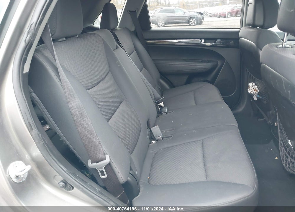 2011 KIA SORENTO LX V6 VIN: 5XYKTDA25BG123071