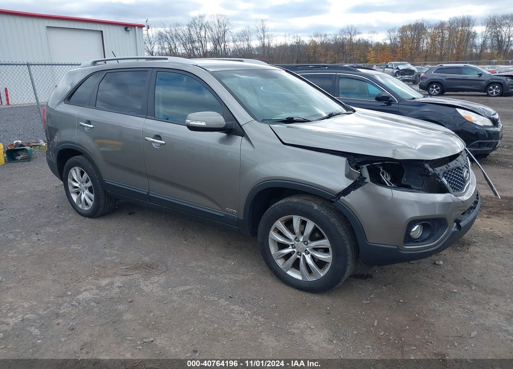 2011 KIA SORENTO LX V6 VIN: 5XYKTDA25BG123071