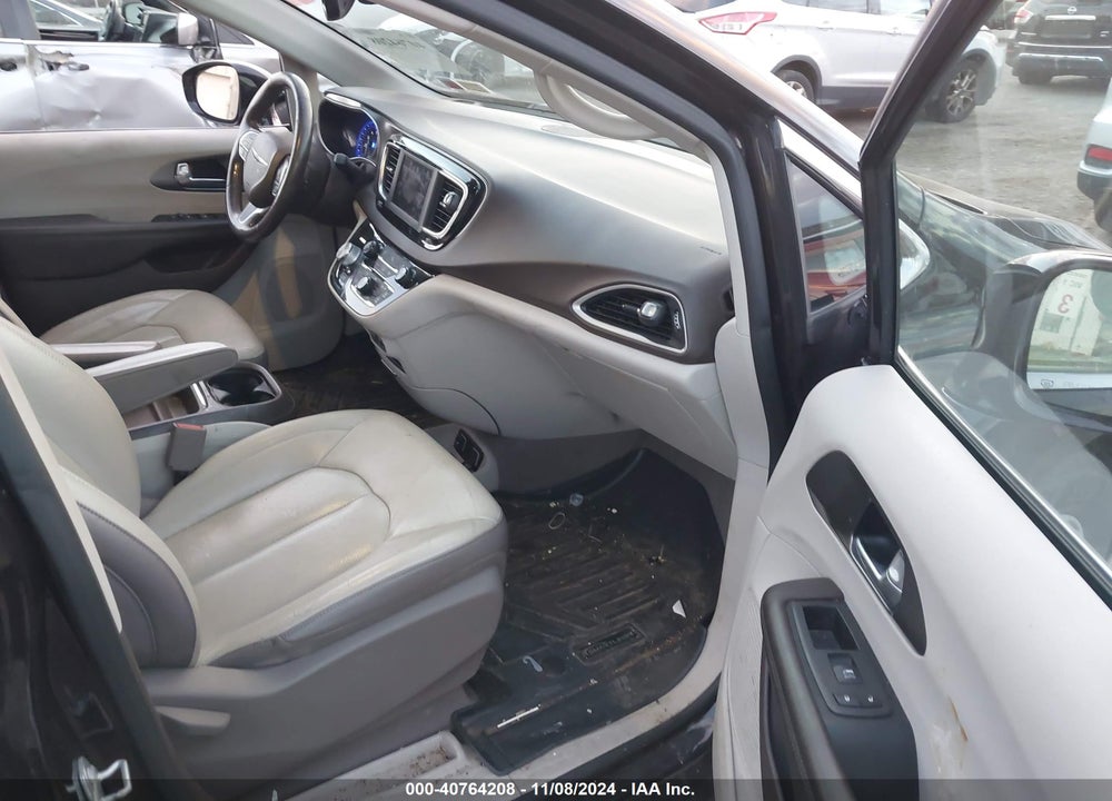 2019 CHRYSLER PACIFICA TOURING L VIN: 2C4RC1BG4KR592848