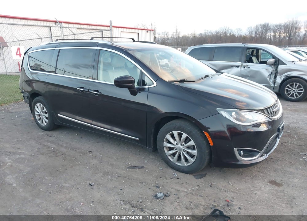 2019 CHRYSLER PACIFICA TOURING L VIN: 2C4RC1BG4KR592848