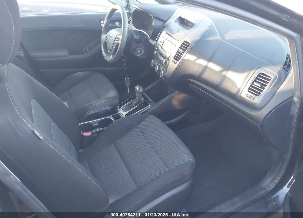 2018 KIA FORTE LX VIN: 3KPFK4A73JE219681