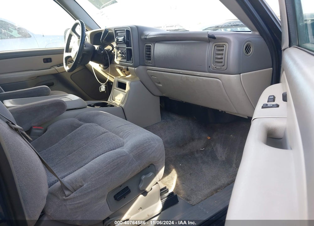 2000 CHEVROLET SUBURBAN 1500 LS VIN: 3GNFK16T2YG180446