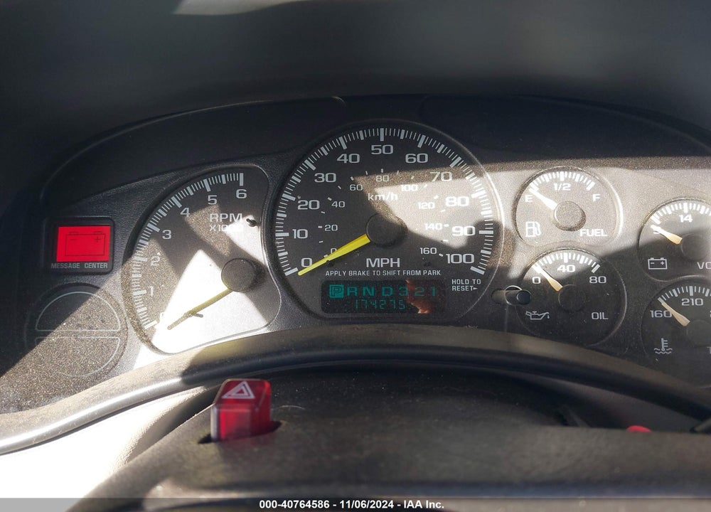 2000 CHEVROLET SUBURBAN 1500 LS VIN: 3GNFK16T2YG180446