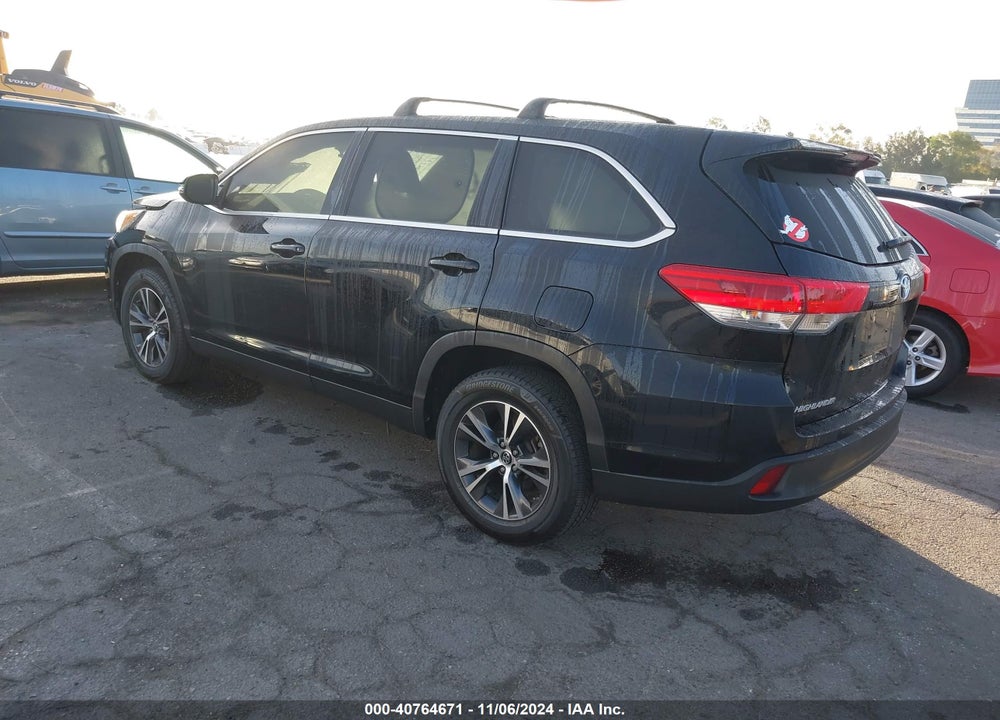 2019 TOYOTA HIGHLANDER LE VIN: 5TDZARFH5KS056067