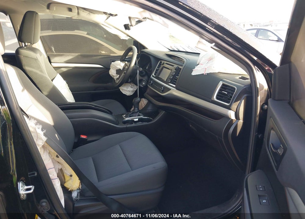 2019 TOYOTA HIGHLANDER LE VIN: 5TDZARFH5KS056067