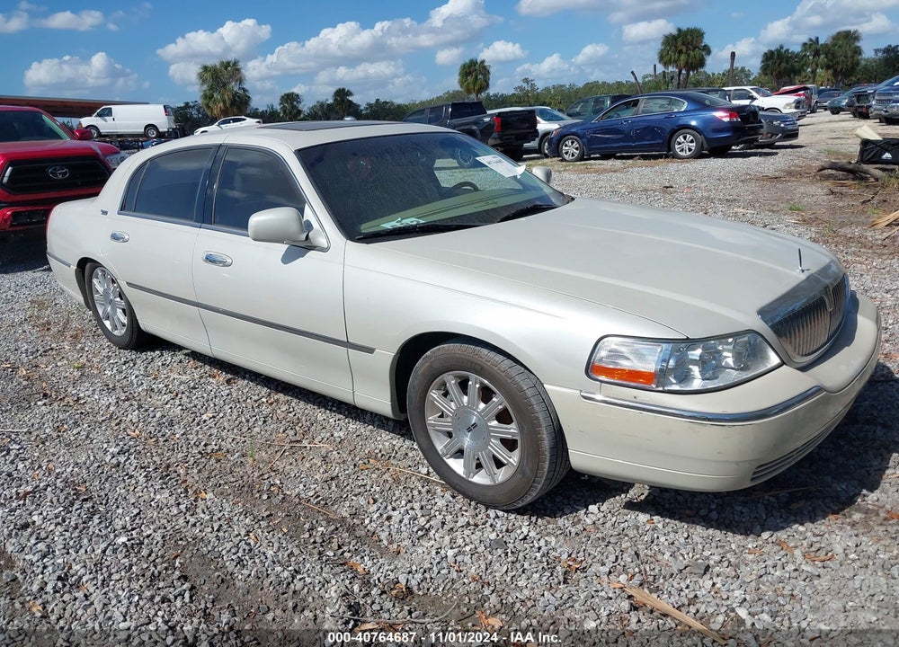 2006 LINCOLN TOWN CAR SIGNATURE LIMITED VIN: 1LNHM82V16Y636401