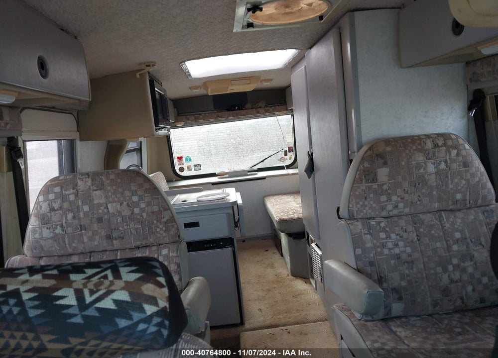 2002 WINNEBAGO RIALTA VIN: WV3AB47011H106789