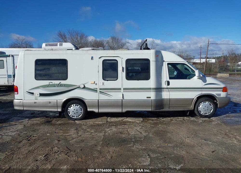 2002 WINNEBAGO RIALTA VIN: WV3AB47011H106789