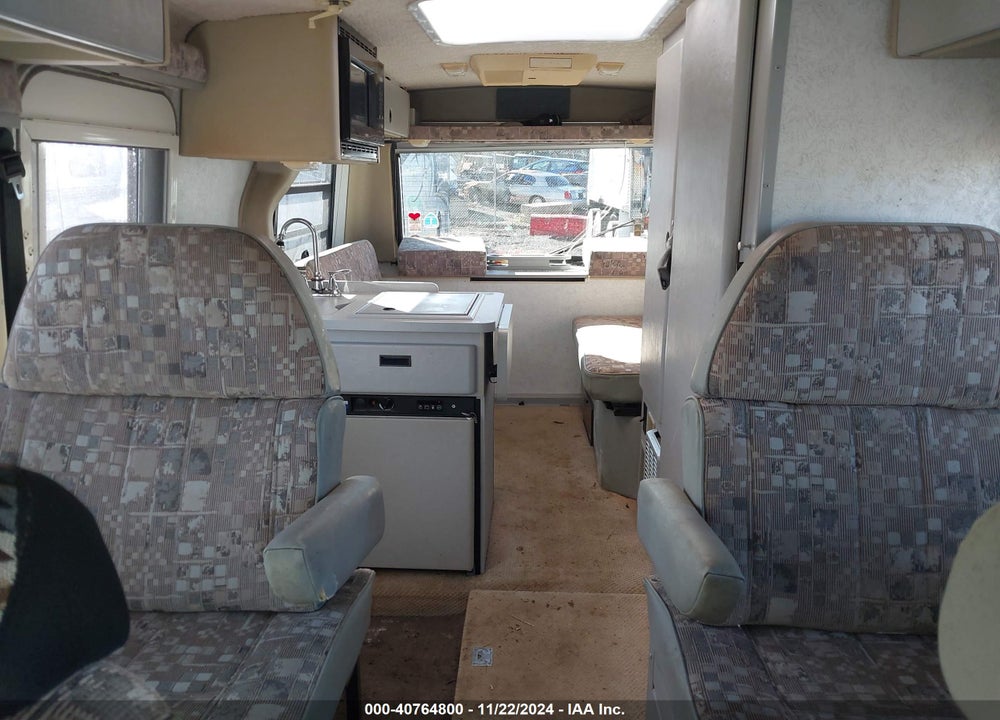 2002 WINNEBAGO RIALTA VIN: WV3AB47011H106789