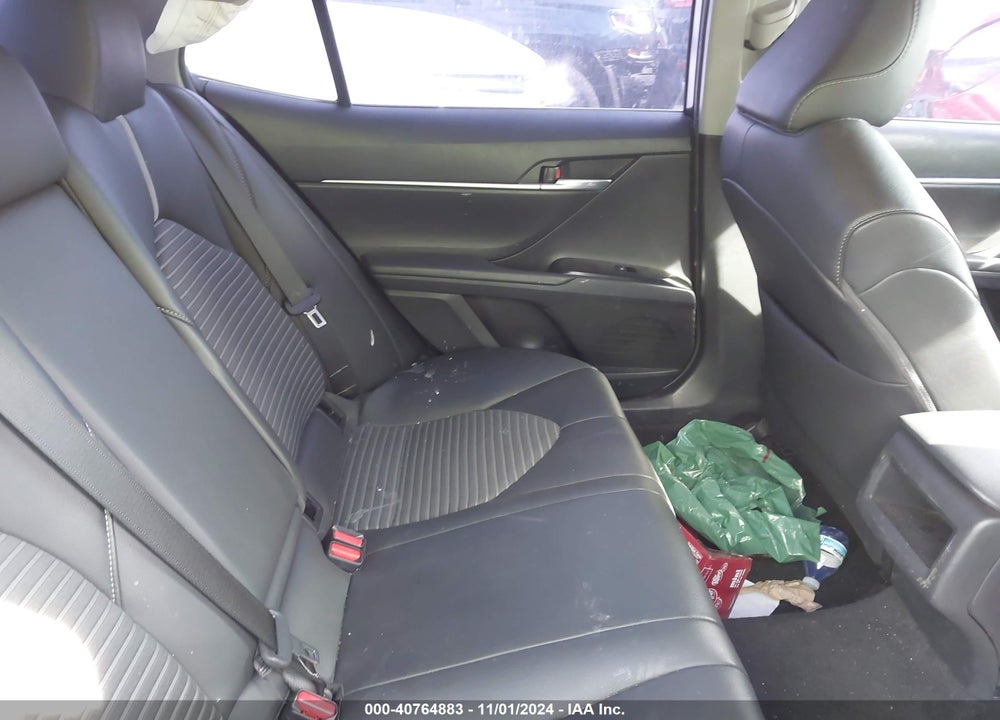 2018 TOYOTA CAMRY SE VIN: 4T1B11HK2JU049157