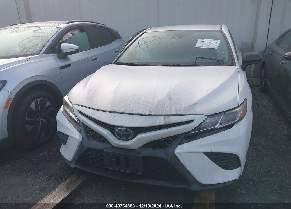 2018 TOYOTA CAMRY SE VIN: 4T1B11HK2JU049157