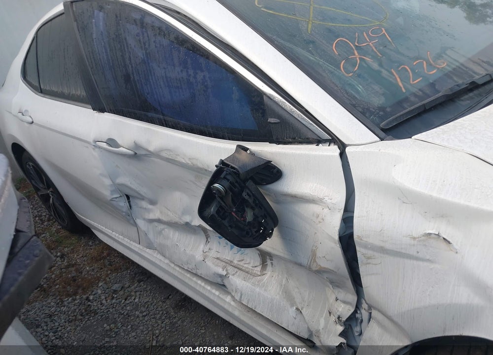 2018 TOYOTA CAMRY SE VIN: 4T1B11HK2JU049157