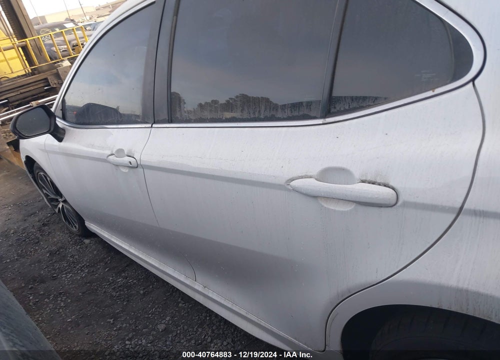 2018 TOYOTA CAMRY SE VIN: 4T1B11HK2JU049157