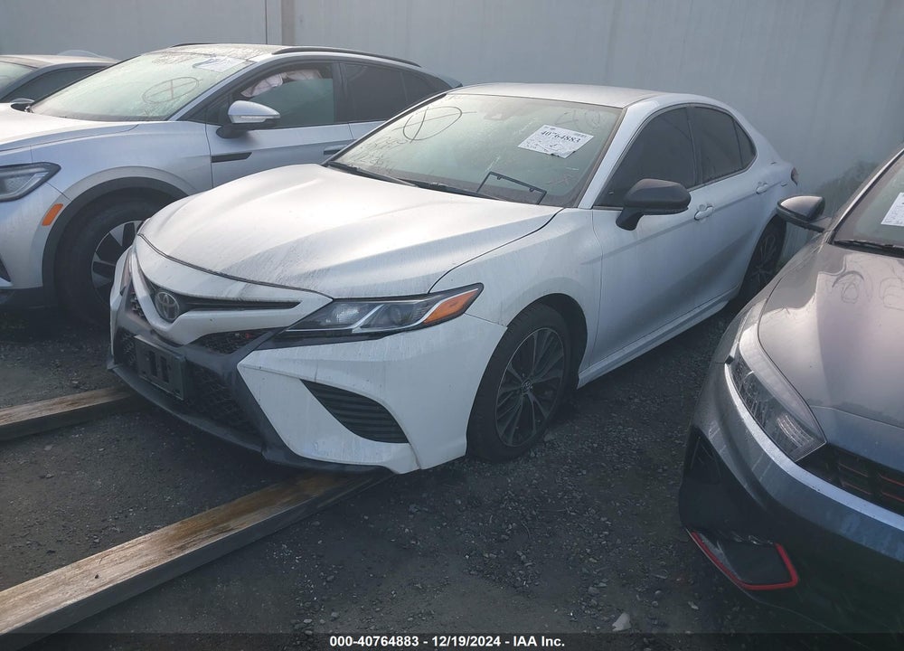 2018 TOYOTA CAMRY SE VIN: 4T1B11HK2JU049157