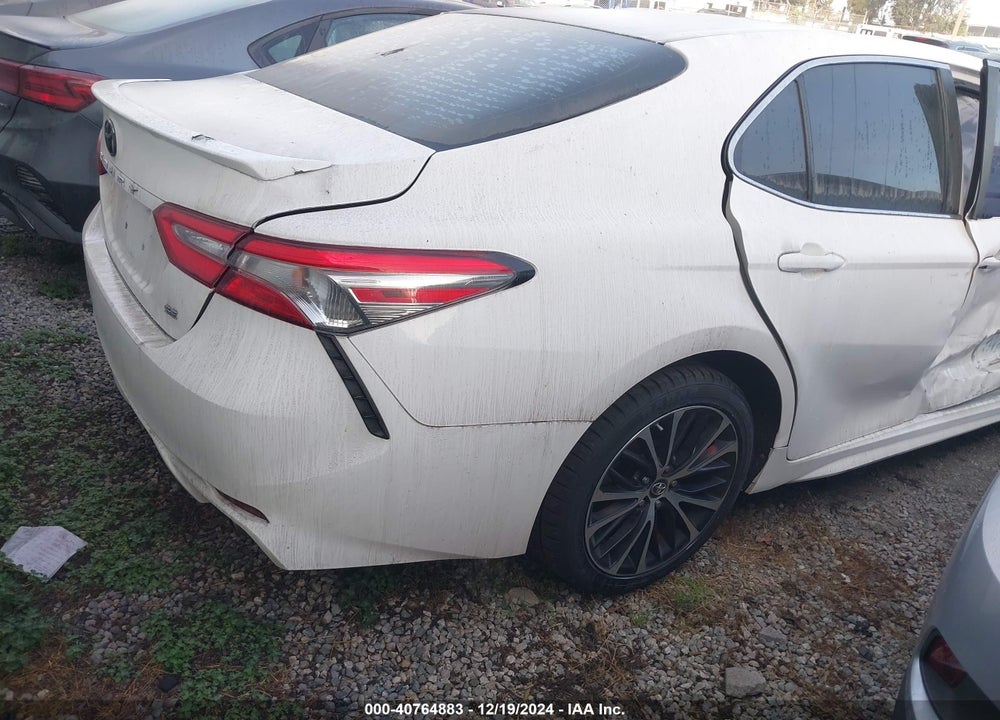 2018 TOYOTA CAMRY SE VIN: 4T1B11HK2JU049157