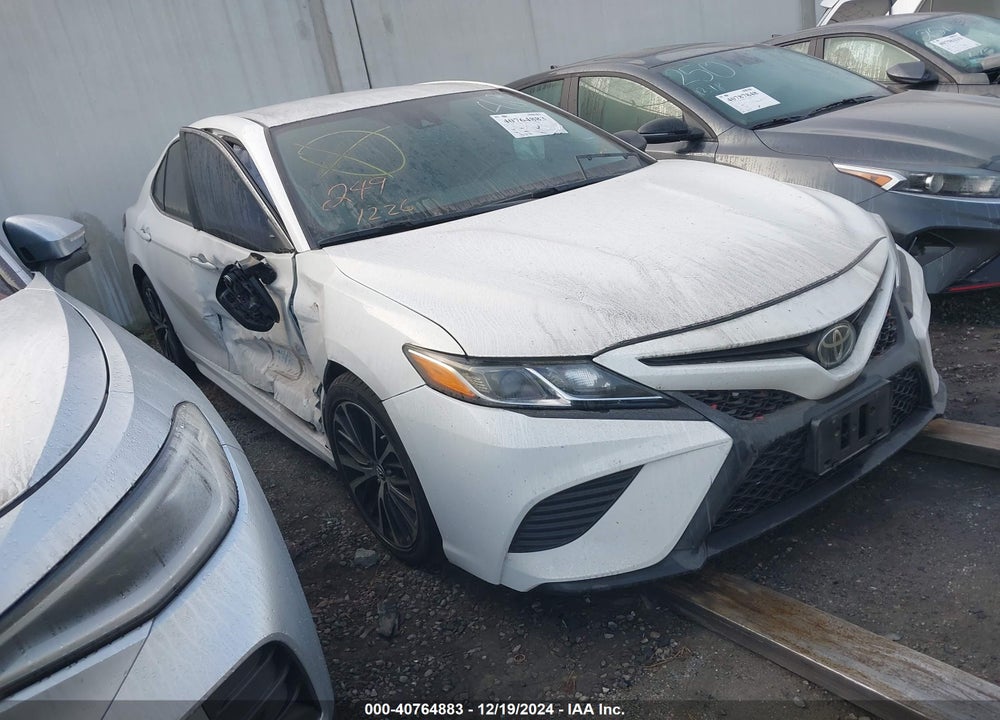 2018 TOYOTA CAMRY SE VIN: 4T1B11HK2JU049157