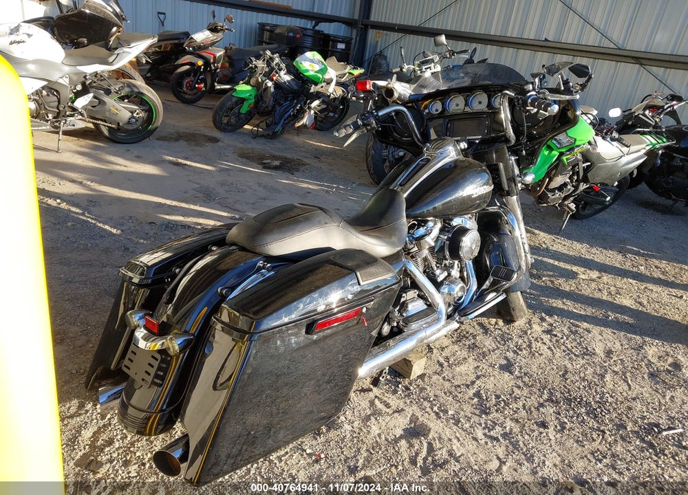 2017 HARLEY-DAVIDSON FLHXS STREET GLIDE SPECIAL VIN: 1HD1KRC1XHB679913