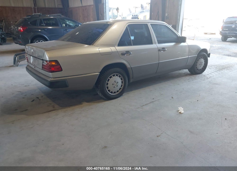 1991 MERCEDES-BENZ 300 E 4MATIC VIN: WDBED30D3MB549117
