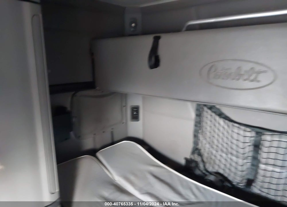2017 PETERBILT 579 VIN: 1XPBDP9X7HD389650
