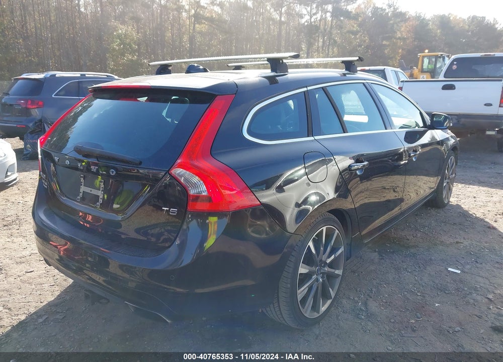 2015 VOLVO V60 T5 PREMIER PLUS VIN: YV140MEC9F1213652