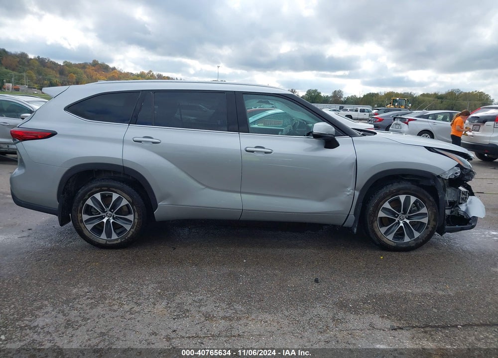 2021 TOYOTA HIGHLANDER XLE VIN: 5TDHZRBH2MS535768