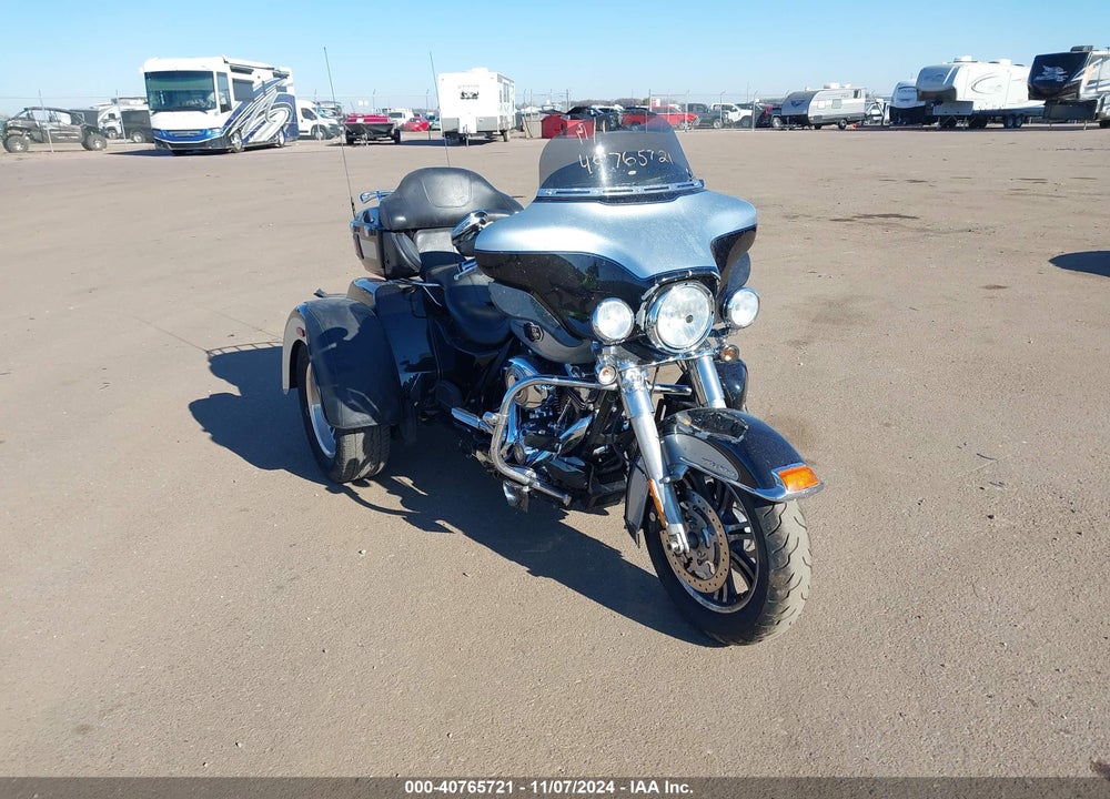2013 HARLEY-DAVIDSON FLHTCUTG TRI GLIDE ULTRA CLASSIC VIN: 1HD1MAM18DB850291