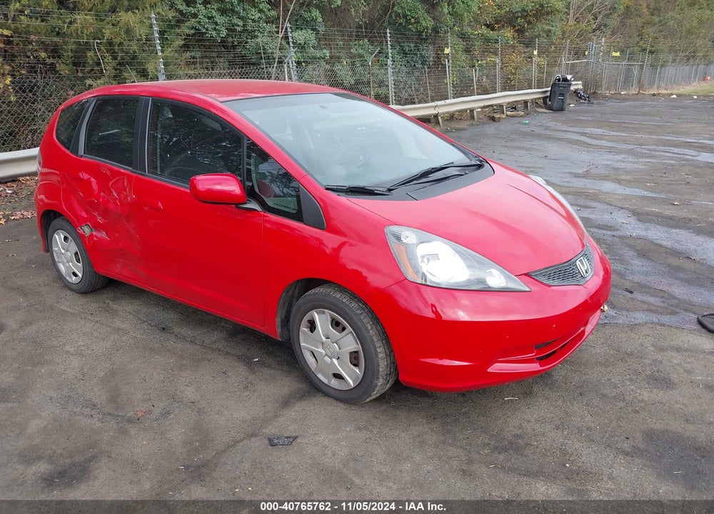2012 HONDA FIT VIN: JHMGE8H38CS008531