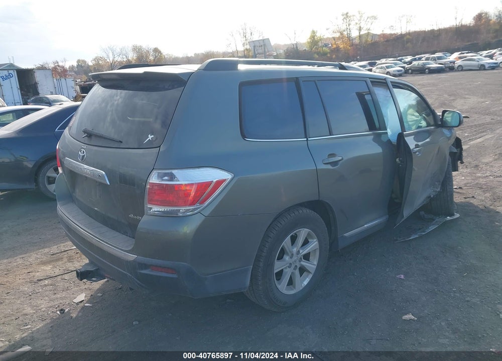 2013 TOYOTA HIGHLANDER BASE PLUS V6 VIN: 5TDBK3EH4DS239461