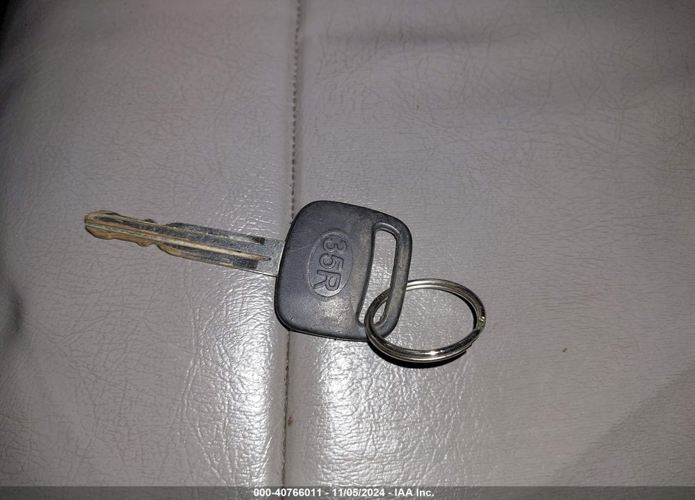 2001 TOYOTA CAMRY LE VIN: 4T1BG22KX1U848830