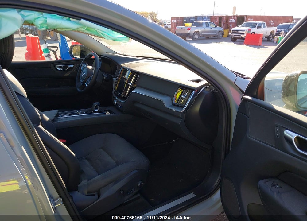2024 VOLVO XC60 B5 CORE DARK THEME VIN: YV4L12RK6R1829167