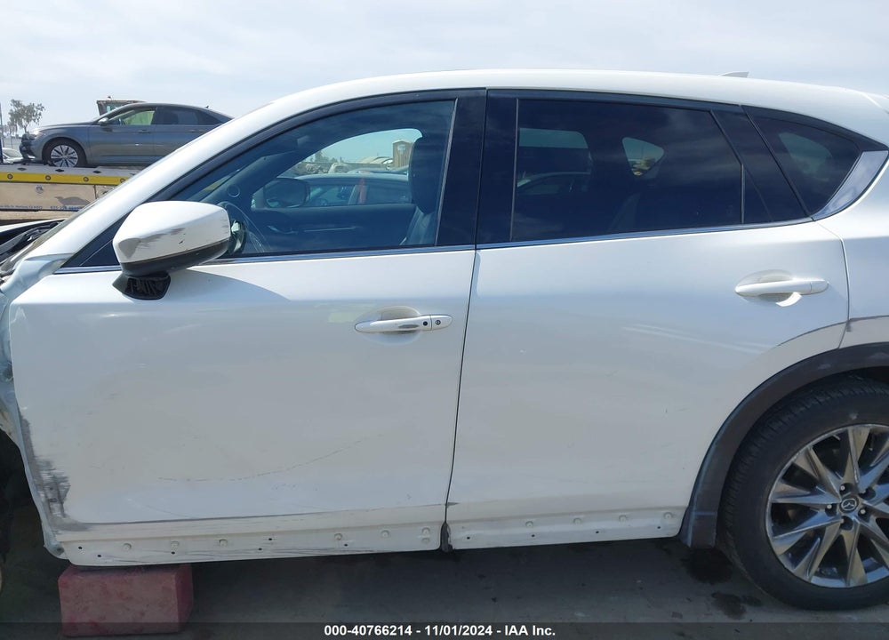 2019 MAZDA CX-5 SIGNATURE VIN: JM3KFBEY6K0690672