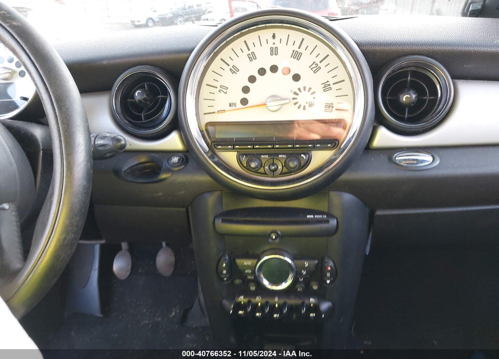 2013 MINI HARDTOP COOPER VIN: WMWSU3C51DT372373
