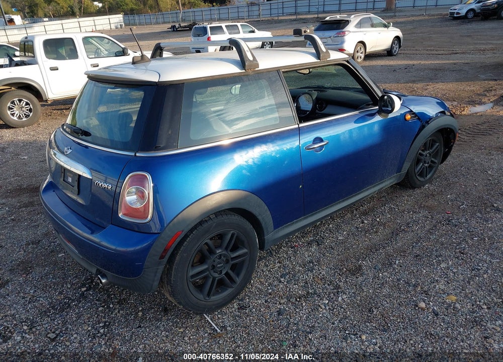 2013 MINI HARDTOP COOPER VIN: WMWSU3C51DT372373