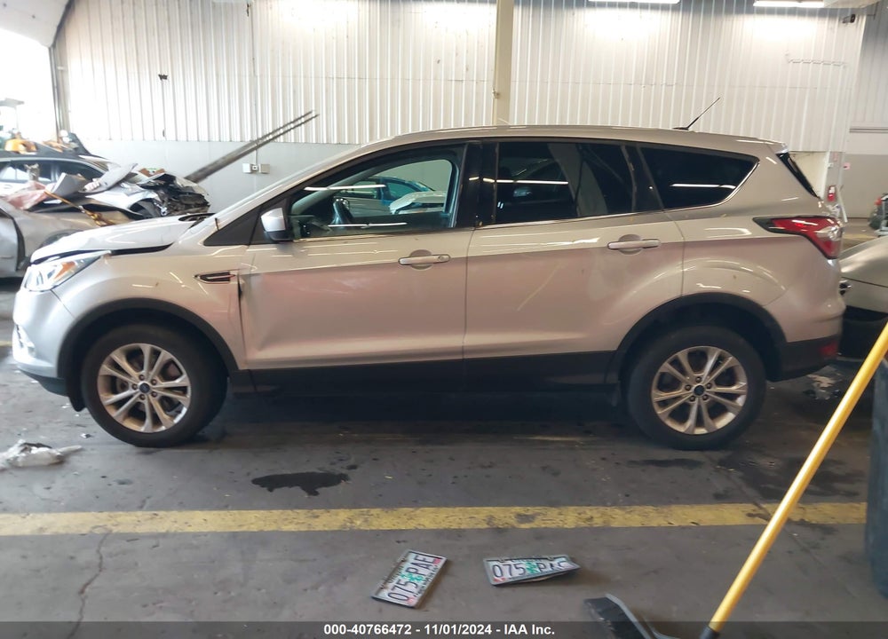 2017 FORD ESCAPE SE VIN: 1FMCU9GD4HUA92695