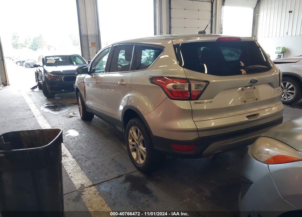 2017 FORD ESCAPE SE VIN: 1FMCU9GD4HUA92695