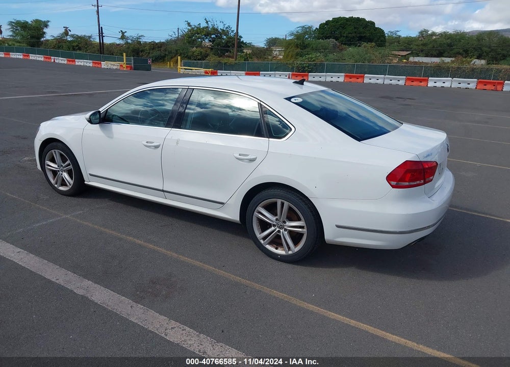 2012 VOLKSWAGEN PASSAT 2.0L TDI SE VIN: 1VWBN7A35CC105855
