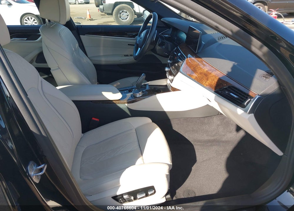 2019 BMW 530E IPERFORMANCE VIN: WBAJA9C55KB389882