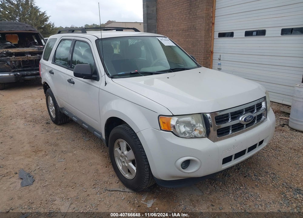 2011 FORD ESCAPE XLS VIN: 1FMCU0C70BKA52743