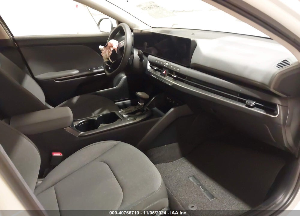 2025 KIA K4 LXS VIN: 3KPFT4DE4SE008384