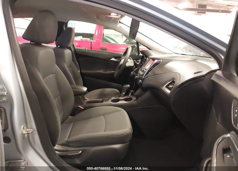 2018 CHEVROLET CRUZE LT AUTO VIN: 1G1BE5SM5J7121311