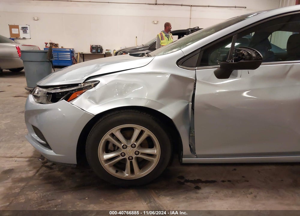 2018 CHEVROLET CRUZE LT AUTO VIN: 1G1BE5SM5J7121311
