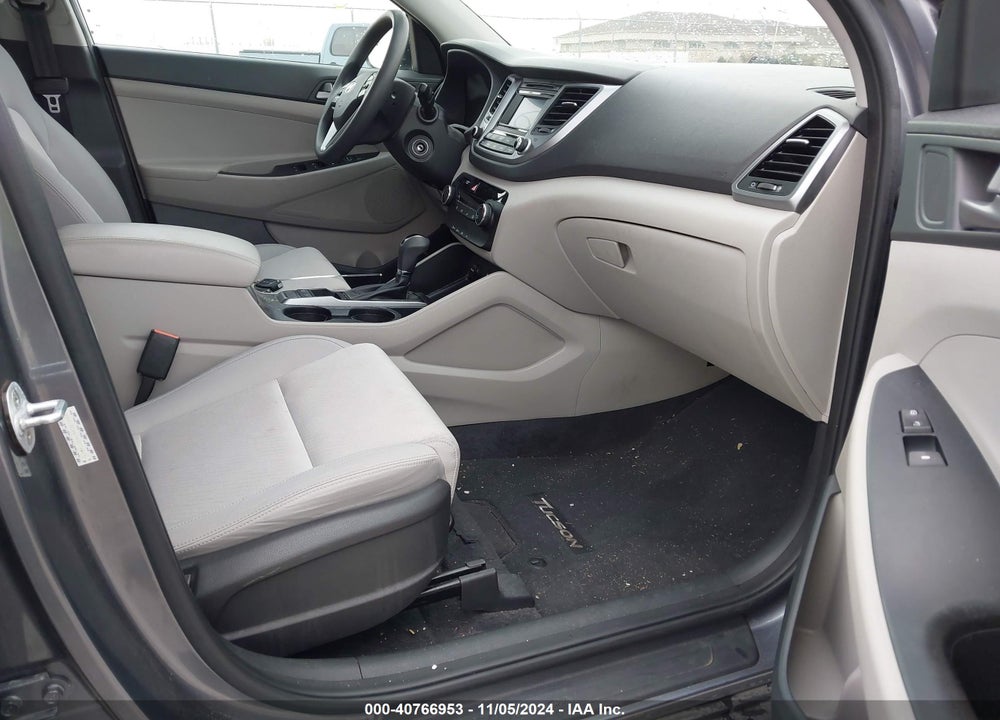 2017 HYUNDAI TUCSON SE VIN: KM8J3CA41HU274029