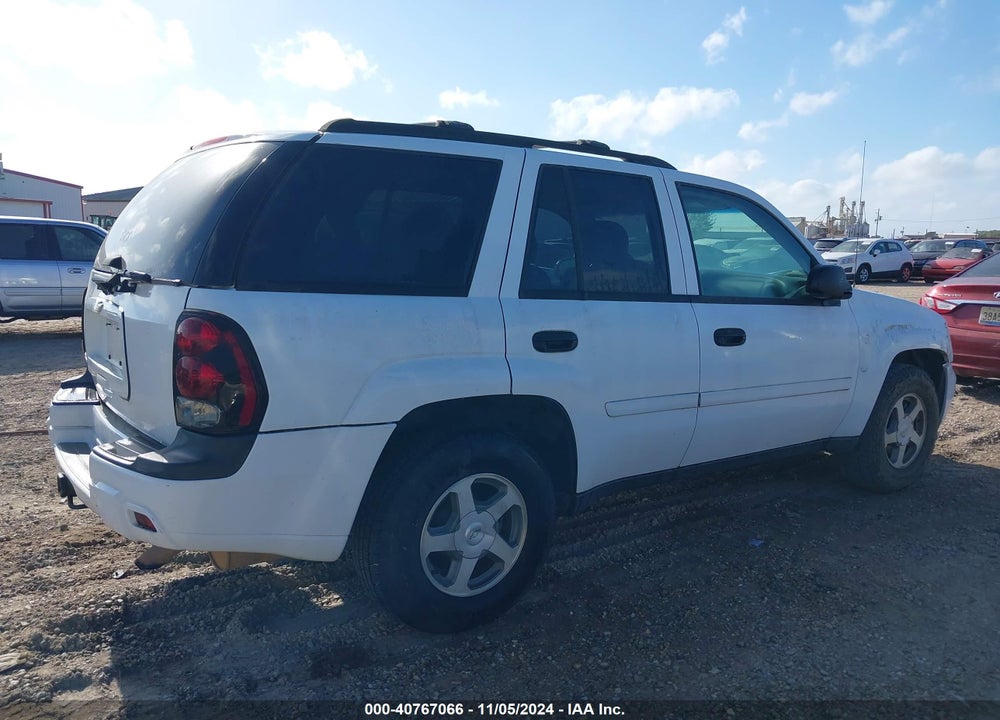 2006 CHEVROLET TRAILBLAZER LS VIN: 1GNDS13S662267579