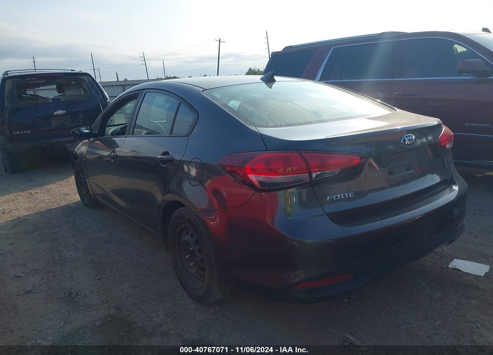 2017 KIA FORTE VIN: 3KPFK4A70HE117197