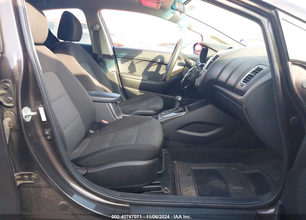 2017 KIA FORTE VIN: 3KPFK4A70HE117197