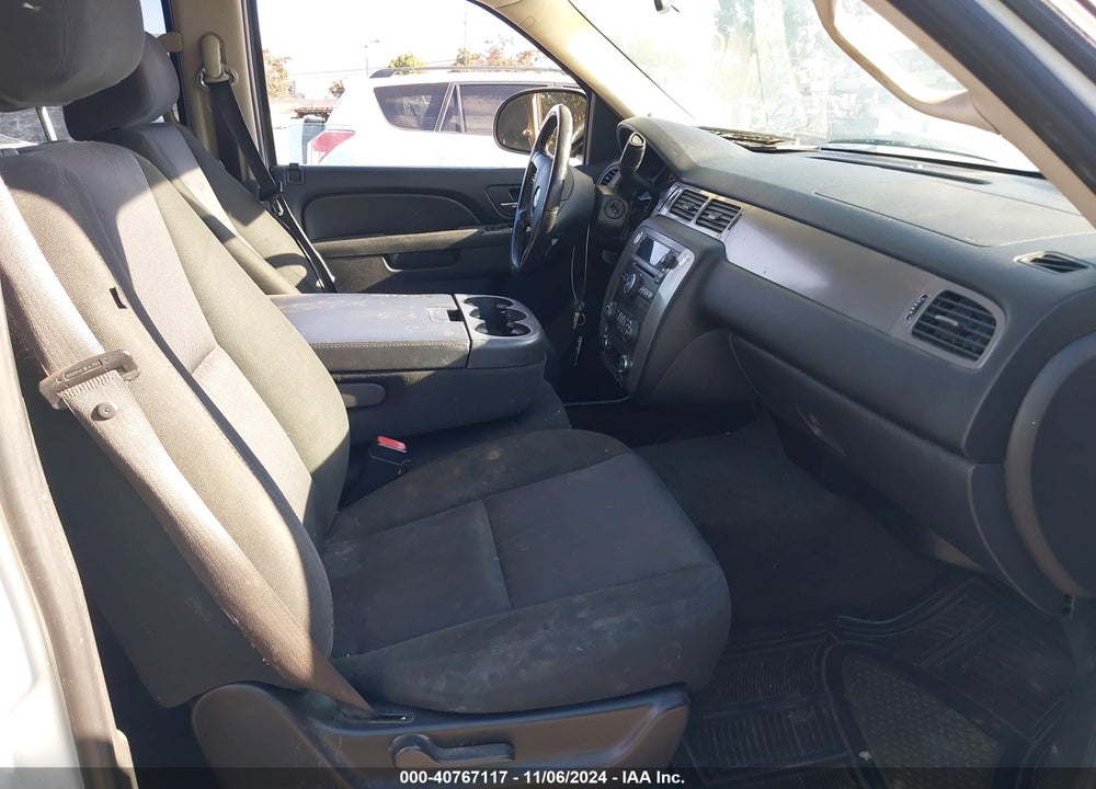 2010 CHEVROLET TAHOE LS VIN: 1GNUKAE03AR132152