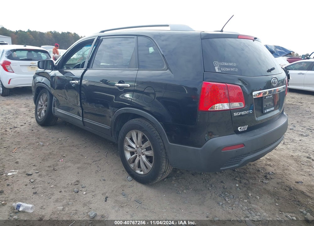 2011 KIA SORENTO LX V6 VIN: 5XYKT4A29BG115779