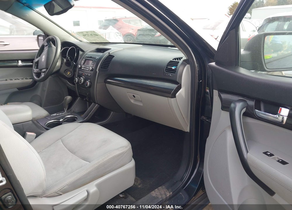 2011 KIA SORENTO LX V6 VIN: 5XYKT4A29BG115779