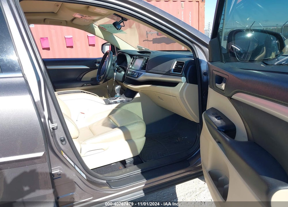 2016 TOYOTA HIGHLANDER XLE V6 VIN: 5TDJKRFH1GS310536