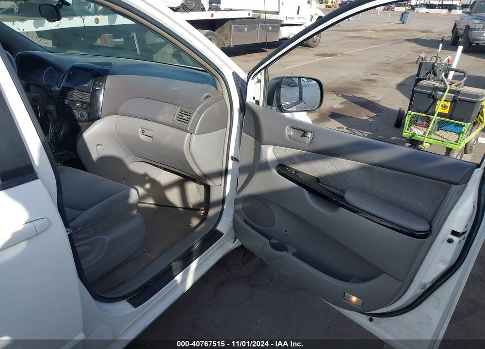2004 TOYOTA SIENNA LE VIN: 5TDZA23C14S116199